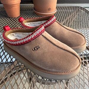 UGG Tazz Slipper Chestnut Kids Size 5 (fits size 7 women’s) Platform Tasman